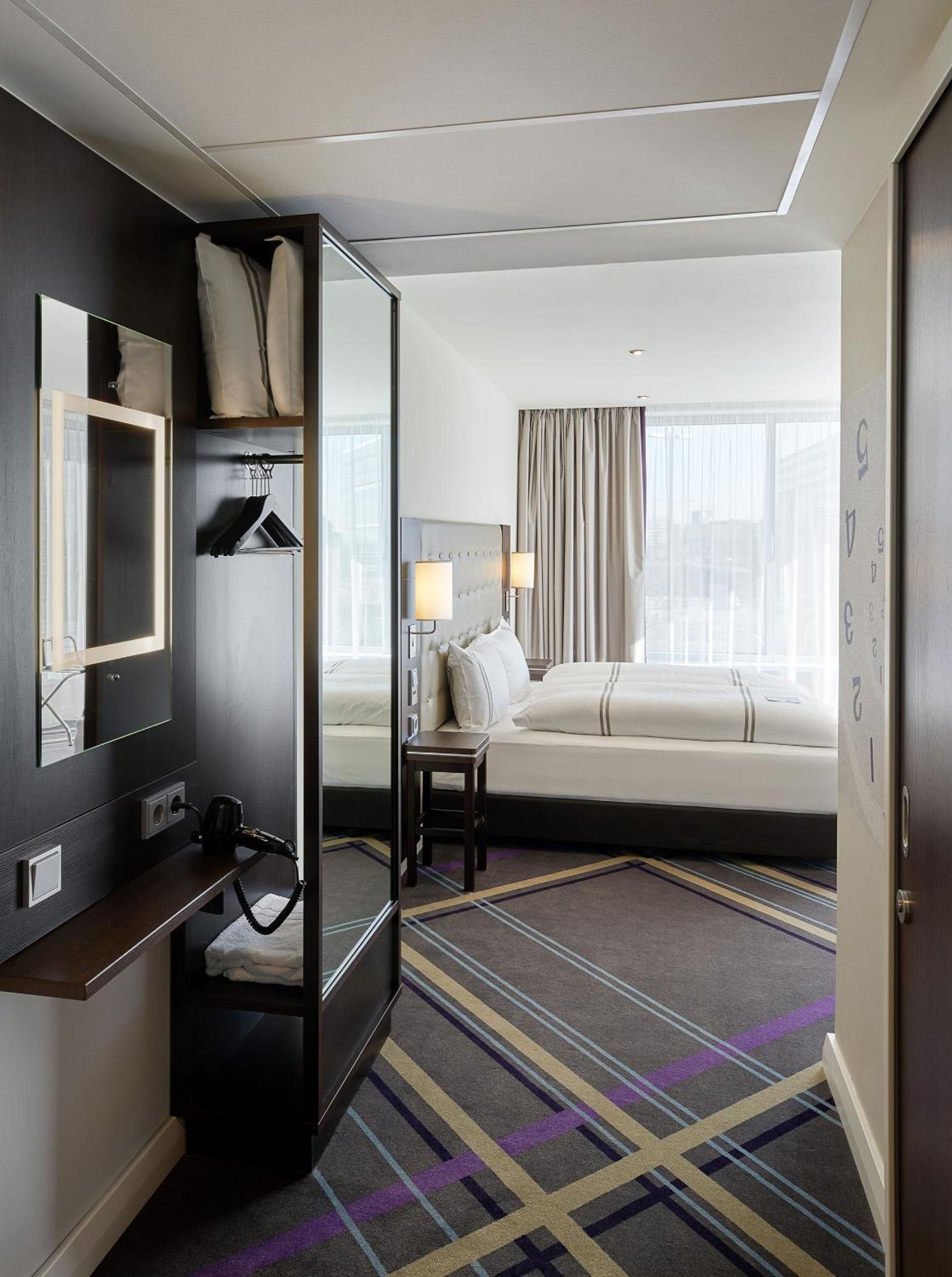 Premier Inn Hamburg City Zentrum Esterno foto