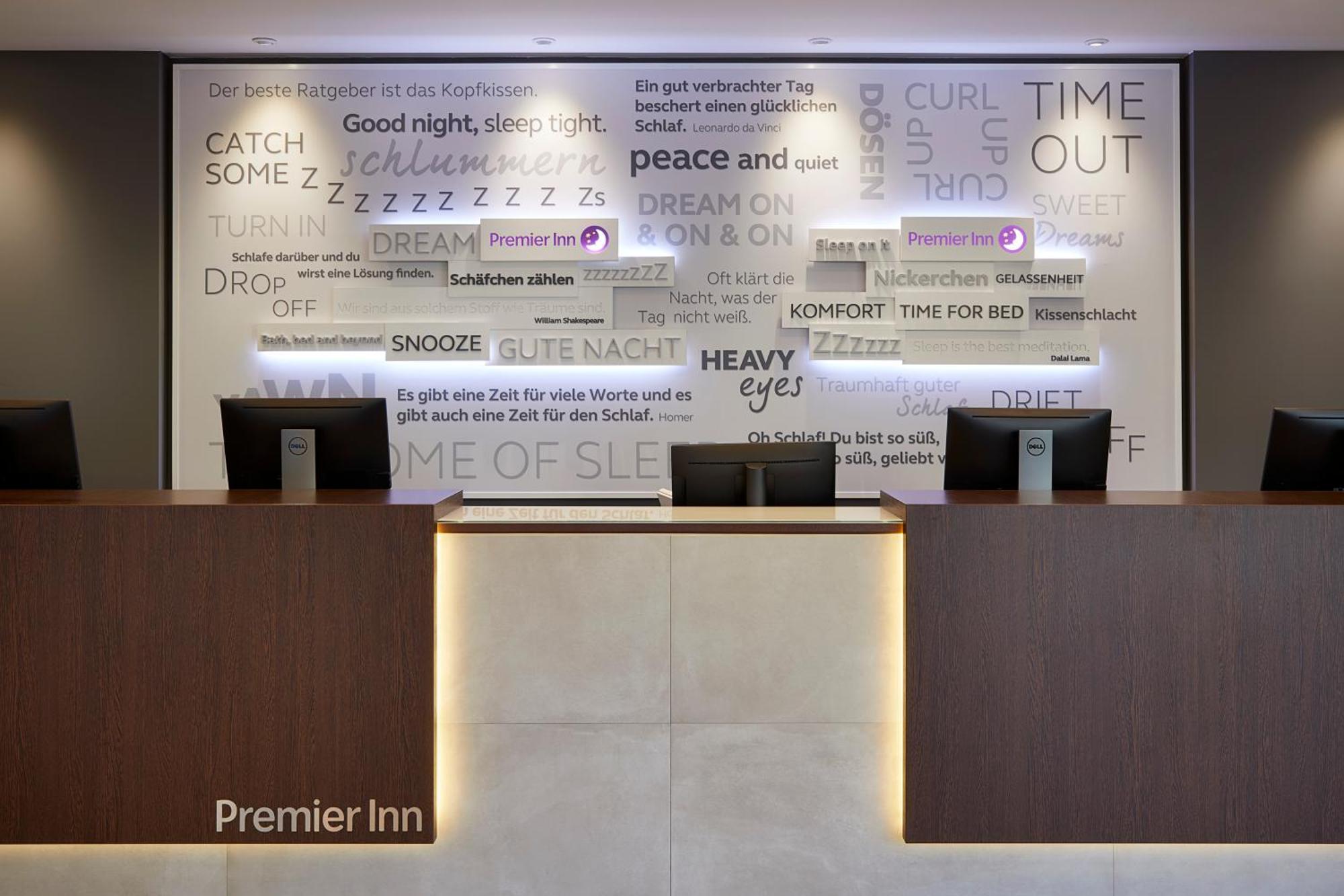 Premier Inn Hamburg City Zentrum Esterno foto